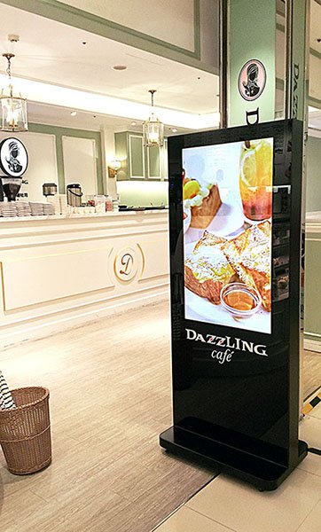 Hospitality Digital Signage at Dazzling Café, Taiwan