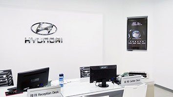 Major Motor Manufacturer Raises Brand Awareness through Digital Signage