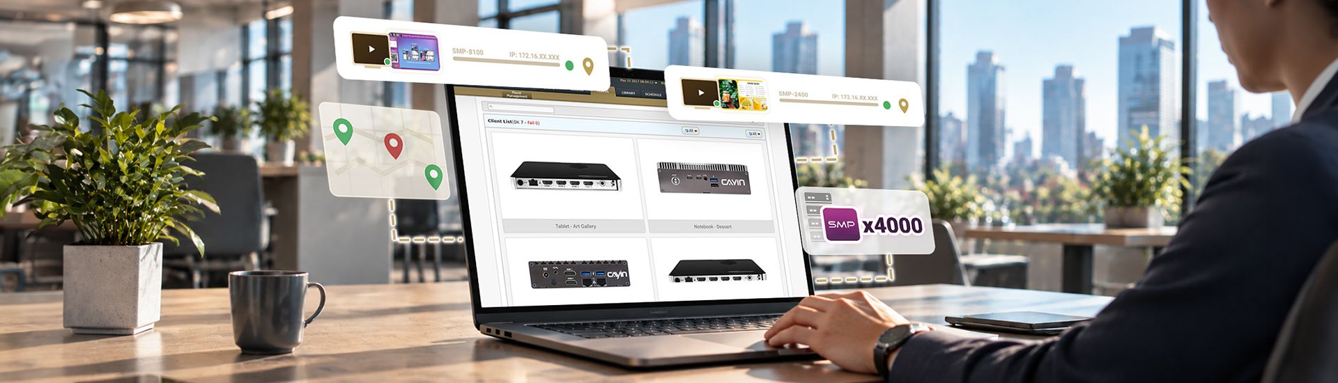Servidor CMS de CAYIN gestionando reproductores de señalización digital SMP desde un portátil