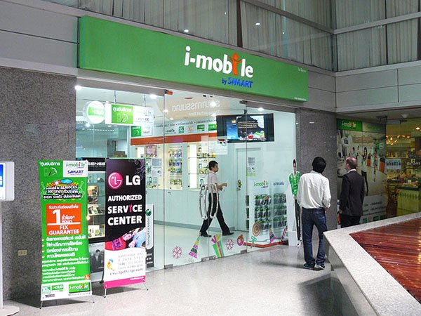 タイのi-mobileショップにおける小売業向けデジタルサイネージ