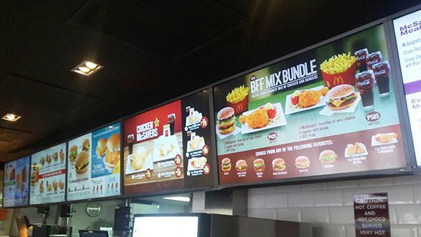 フィリピンのマクドナルドの電子メニューの拡大写真