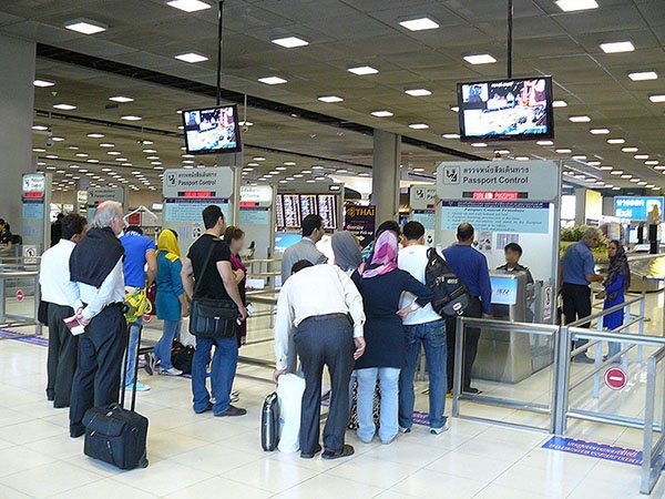 交通産業におけるデジタルサイネージ - スワンナプーム国際空港 （タイ）