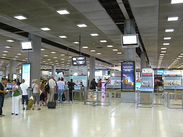 交通産業におけるデジタルサイネージ - スワンナプーム国際空港 （タイ）