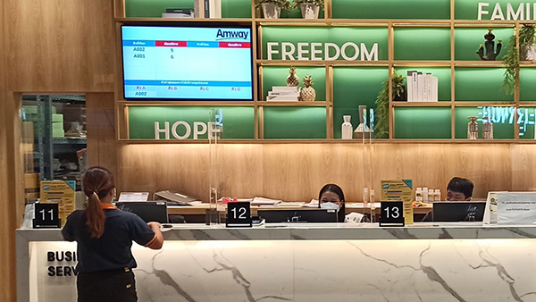 タイのAmway Shopにおける小売/ホスピタリティのデジタルサイネージ