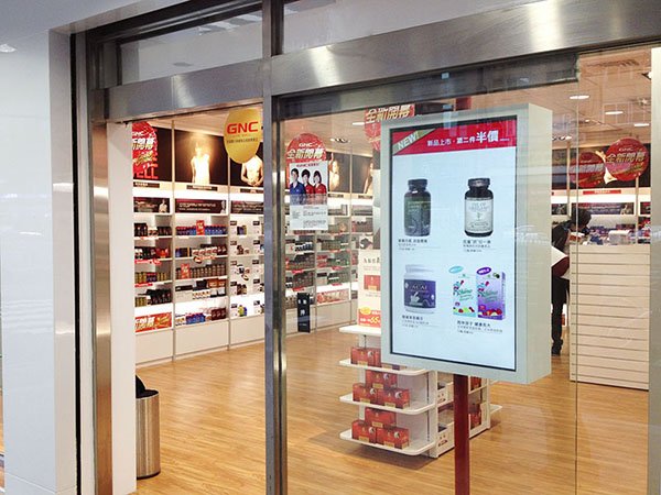 ภาพป้ายโฆษณาดิจิตอลทางการค้าที่ GNC ไต้หวัน