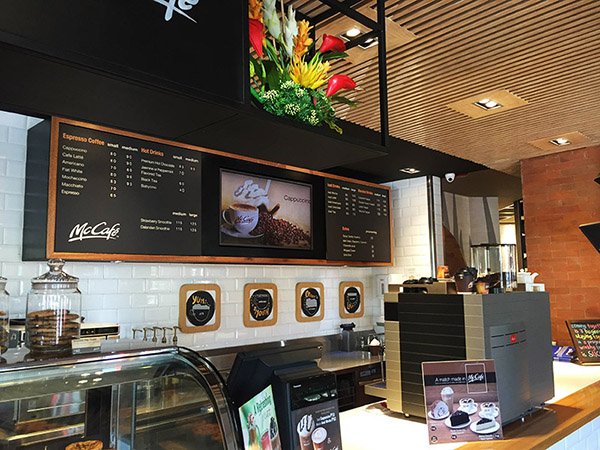 โซลูชันดิจิตอลไซน์ที่ McCafe ของ McDonald's ในฟิลิปปินส์